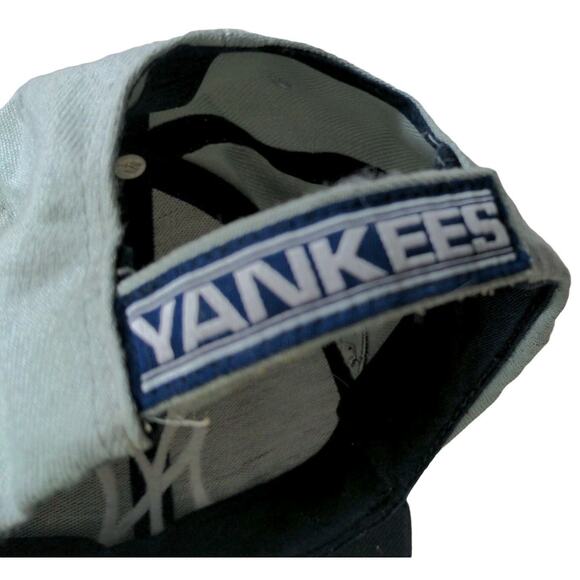 New York Yankees MLB Twins Enterprise Embossed Strapback Baseball Hat Cap Y2K - Picture 3 of 11